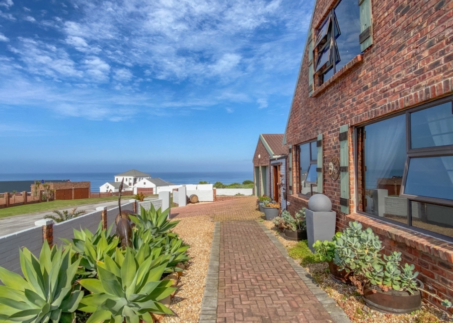 3 Bedroom Property for Sale in Beachview Eastern Cape